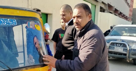 محافظة الجيزة: مصادرة 11 توك توك لسيرها عكس الاتجاه بشوارع العمرانية