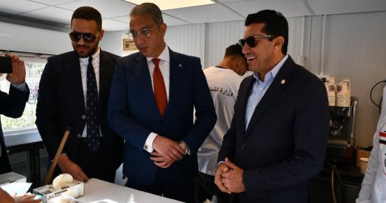 محافظ الفيوم يستقبل وزير الشباب ويتفقدان أحد مشروعات الطعام المتنقلة "ايجى تراك"