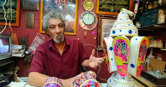 سر صناعة وتزيين فانوس رمضان التراثى الأصيل داخل أقدم ورشة فى الأقصر.. صور