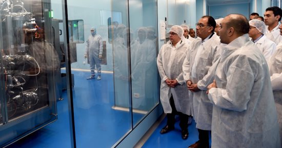 رئيس الوزراء يتفقد مصنع شركة "اتيكو فارما ايجيبت" للأدوية والمحاليل الطبية