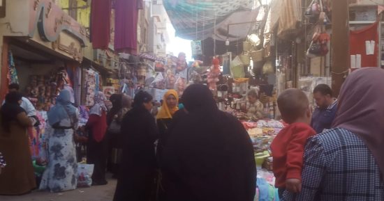 حكاية أقدم الأسواق التجارية فى أسيوط.. "القيسارية" تاريخ تأسيسه يلى "خان الخليلى" ويطلق عليه سوق الغلابة.. مر على إنشائه أكثر من 450 عامًا وما زال يحتفظ برونقه وجماله.. ويضم مقام سيدى جلال السيوطى.. صور