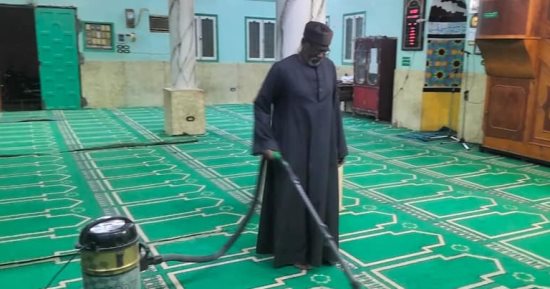 شاهد أعمال نظافة وتعقيم وتجميل مساجد الأقصر لقدوم شهر رمضان المبارك