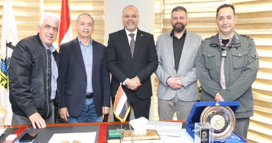 رئيس اتحاد العمال يلتقى ممثلى نقابات البترول بقبرص واليونان