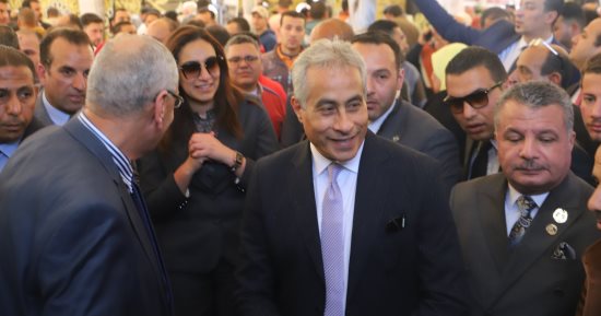 وزير القوى العاملة يسلم عقود عمل لذوى الإعاقة بملتقى توظيفى فى البحيرة ..صور