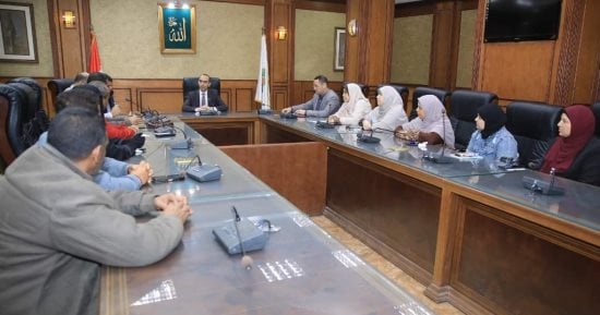 نائب محافظ سوهاج يتابع ملف شكاوى وطلبات الأهالى مع إدارة خدمة المواطنين 