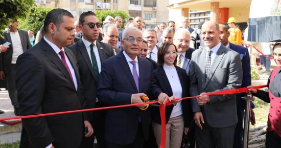 وزير التعليم يفتتح معرضا لمنتجات المدارس الفنية بالإسكندرية.. ويطلق مبادرة "شنطة عدة"
