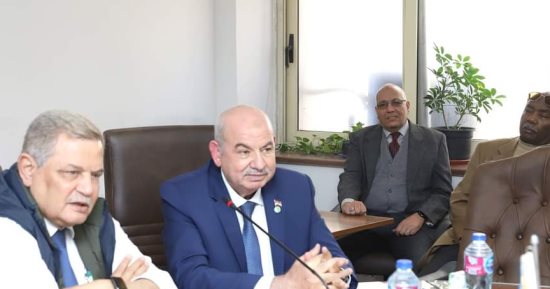 "رئيس القابضة للمياه" يتابع مشروعات الصرف الصحى وحياة كريمة بالإسكندرية 