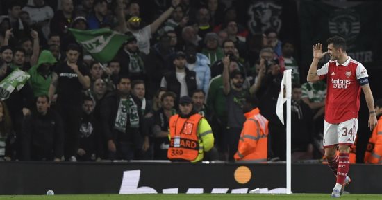 أرسنال يتقدم بهدف تشاكا فى الشوط الأول ضد سبورتنج لشبونة بالدوري الأوروبي