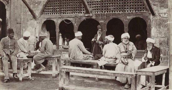 أسرار القاهرة بالأبيض والأسود..الحانات والمقاهى القديمة بوسط البلد شاهدة على تاريخ مصر
