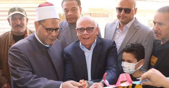 محافظ بورسعيد يفتتح مسجد "النصر" بمنطقة القابوطى بعد تطويره