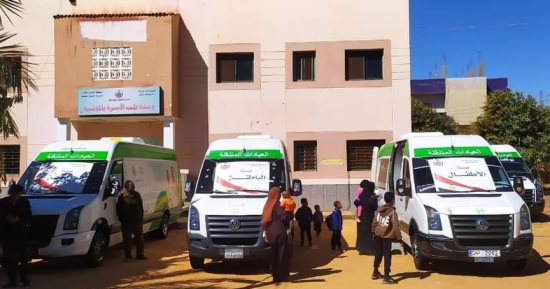 علاج 1245 حالة مرضية ضمن قوافل حياة كريمة بقرى الراشدة والموشية بالداخلة
