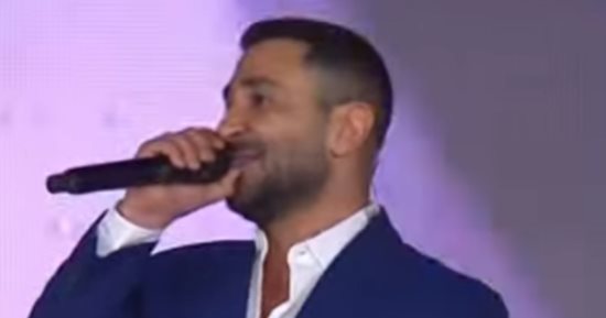 أحمد سعد "يُحيى" احتفالية "كتف فى كتف" أمام الرئيس السيسى باستاد القاهرة