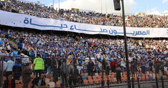 الرئيس السيسى: مشهد "كتف فى كتف" تأكيد لقدرة الشعب على تحويل المِحن إلى منح