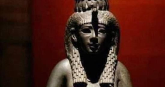 قصة أثر.. تمثال "إيزيس" المعبودة الأم بمتحف آثار الغردقة والمصنوع من البرونز.. صور 