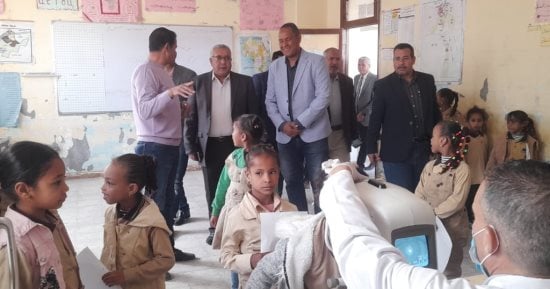 رئيس مدينة الطود يشهد تنظيم قافلة طبية وإعادة إعمار منازل بالقرى.. صور