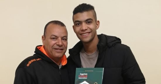 غزل المحلة يوقع عقود احتراف لـ أحمد الفقى ويوثق عقود الناشئين  