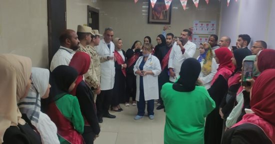 الرعاية الصحية بالأقصر تستقبل وفدا من طلاب الجامعة فى زيارة ميدانية.. صور