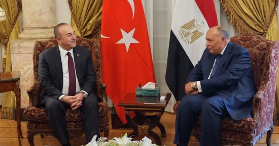 عاجل..وزير الخارجية التركى يصل القاهرة.. اجتماع ثنائى مغلق مع نظيره المصرى