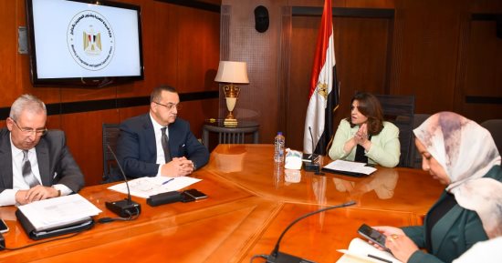 الهجرة تبحث وضع معايير استثنائية للطلاب العائدين من روسيا وأوكرانيا بالجامعات