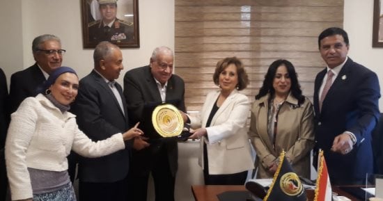 حماة الوطن يكرم نادية مكرم عبيد لدورها فى خدمة قضايا البيئة.. صور