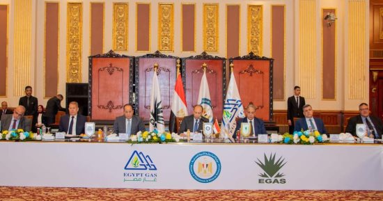 غاز مصر: توصيل الغاز الطبيعى لـ450 ألف عميل خلال 2022