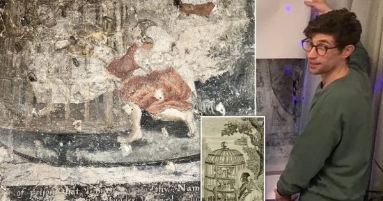 طبيب بريطانى يعثر على جدارية تاريخية عمرها 400 عام فى مطبخ منزله.. صور