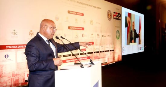 وزير النقل يستعرض المشروعات المخطط تنفيذها بالمشاركة مع القطاع الخاص