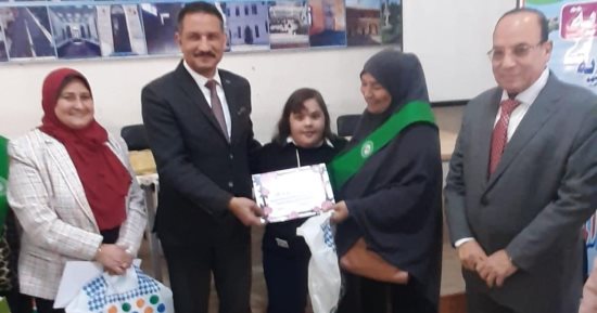 مدير تعليم الجيزة يكرم الأمهات المثاليات بالإدارات التعليمية.. صور