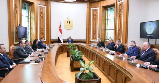 الرئيس السيسي يستقبل وفدا روسيا رفيع المستوى.. متحدث الرئاسة: اللقاء بحث العلاقات الاقتصادية المصرية الروسية فى إطار الشراكة الاستراتيجية.. والتعاون فى مجال توريد الحبوب والغذاء فى ضوء الأزمة العالمية الراهنة