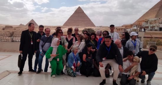 مهرجان الإسماعيلية ينظم رحلة للضيوف الأجانب لأهرامات الجيزة