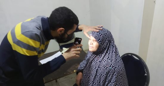 حياة كريمة بالشرقية.. قافلة جامعة الزقازيق تفحص 1250 حالة بقرية أبو طاحون