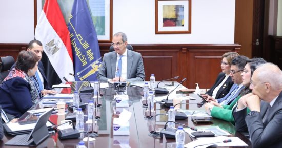 وزير الاتصالات يجتمع بلجنة حماية حقوق المستخدمين بعد إعادة تشكيلها بالكامل