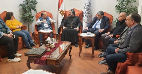 كاهن الكنيسة السريانية الأرثوذكسية في مصر يستقبل وزير الصحة الأسبق