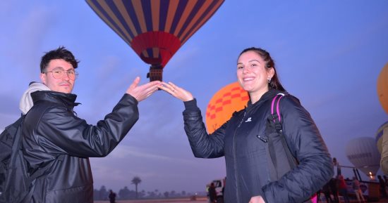 تحليق 1500 سائح على متن 60 رحلة بالون طائر فى سماء غرب الأقصر.. صور