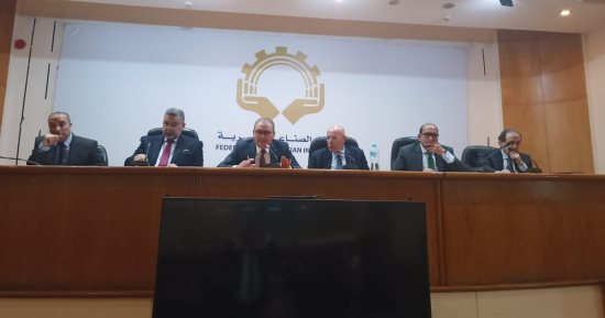 غرفة الملابس: مصر لديها فرصة ذهبية لزيادة الاستثمارات الأجنبية فى صناعة الملابس