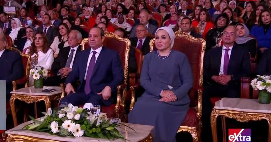 تأثر الرئيس السيسي خلال عرض فيلم عن تضحيات المرأة المصرية