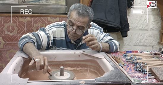 حبّات الخير.. "الحسين" معقل صناعة وتصدير السبح والأحجار الكريمة (فيديو)