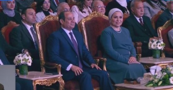 الرئيس السيسى يشاهد فيلما تسجيليا عن تضحيات المرأة ودور الدولة فى دعمها