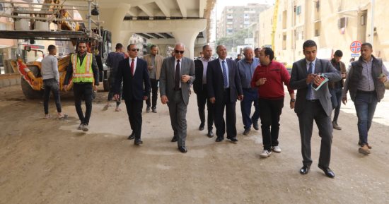 محافظ الجيزة يتفقد مشروعات الرصف بأحياء الهرم والطالبية