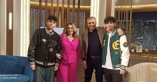 نهال عنبر وحفيداها ضيوف واحد من الناس الليلة بمناسبة عيد الأم