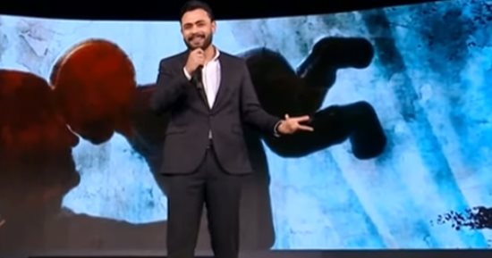 فارس قطرية يقدم فقرة شعرية خلال احتفالية المرأة المصرية بحضور الرئيس السيسي