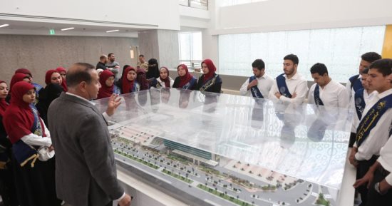 "اليوم السابع" يرافق طلاب جامعة الأزهر خلال زيارتهم لمستشفى 500 500..  شباب جامعة الأزهر: حلم مرضى الأورام للقضاء على قوائم الانتظار أصبح حقيقة.. ويؤكدون: مشروع قومى عملاق والمبنى تحفة معمارية.. صور