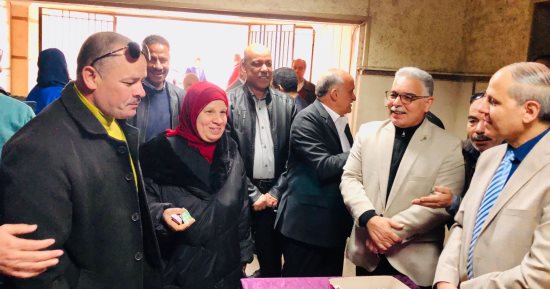 احتفالا بعيد الأم.. "تعليم كفر الشيخ" تستقبل منسوباتها بالورود والحلوى.. صور