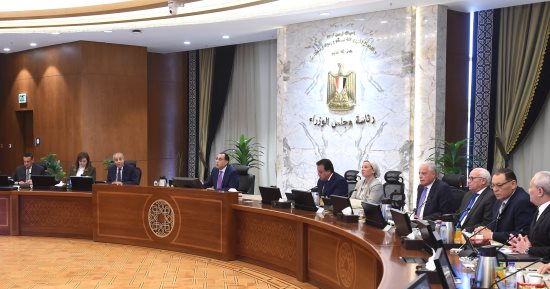 رئيس الوزراء يوجه المحافظين باستمرار الرقابة على منافذ ومعارض بيع السلع  