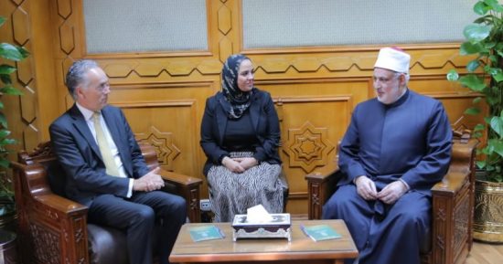 وكيل الأزهر لمسئول هولندى: لا نؤمن بحرية التطاول على رموز الأديان