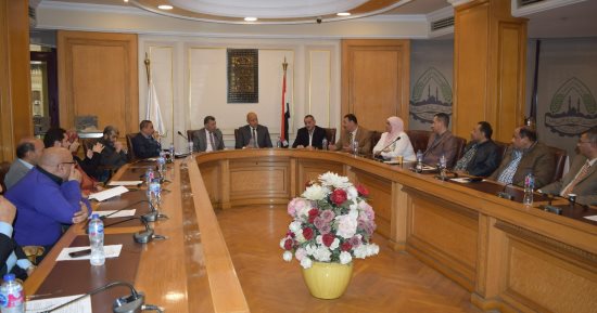 شُعبة الساعات تعقد ندوة لبحث الملف الضريبى بحضور مستشار مصلحة الضرائب