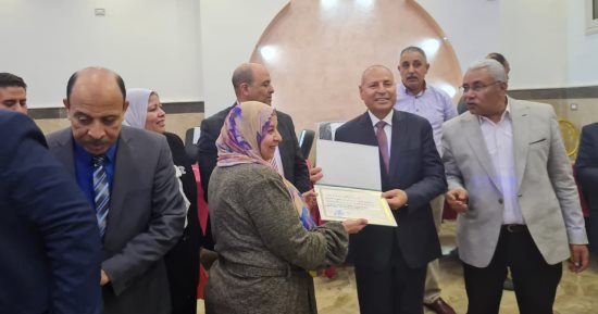 نائب محافظ القاهرة يكرم أوائل الطلبة بالمطرية والمرج