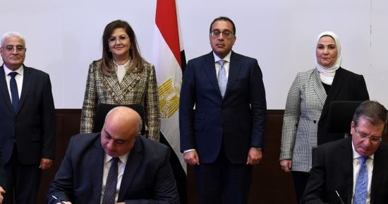 رئيس الوزراء يشهد بروتوكول تعاون لتشغيل مراكز تكنولوجية متنقلة لتقديم الخدمات التأمينية