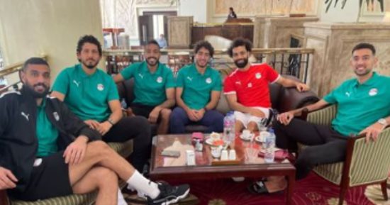 كهربا ينشر صورة مع صلاح وحجازى وكوكا فى معسكر منتخب مصر 