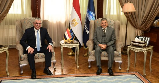 الفريق أسامة ربيع يلتقى رئيس المنطقة الاقتصادية لبحث سبل التعاون المشترك